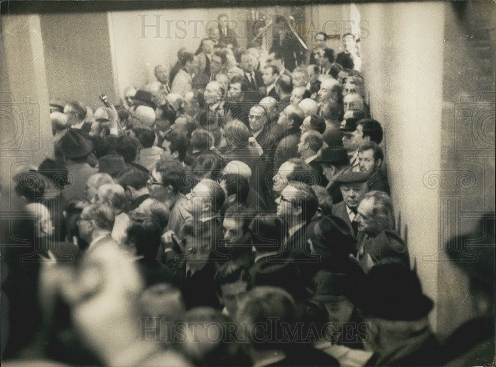 1968 Press Photo Restlessness at the Paris Stock Exchange-Historic Images