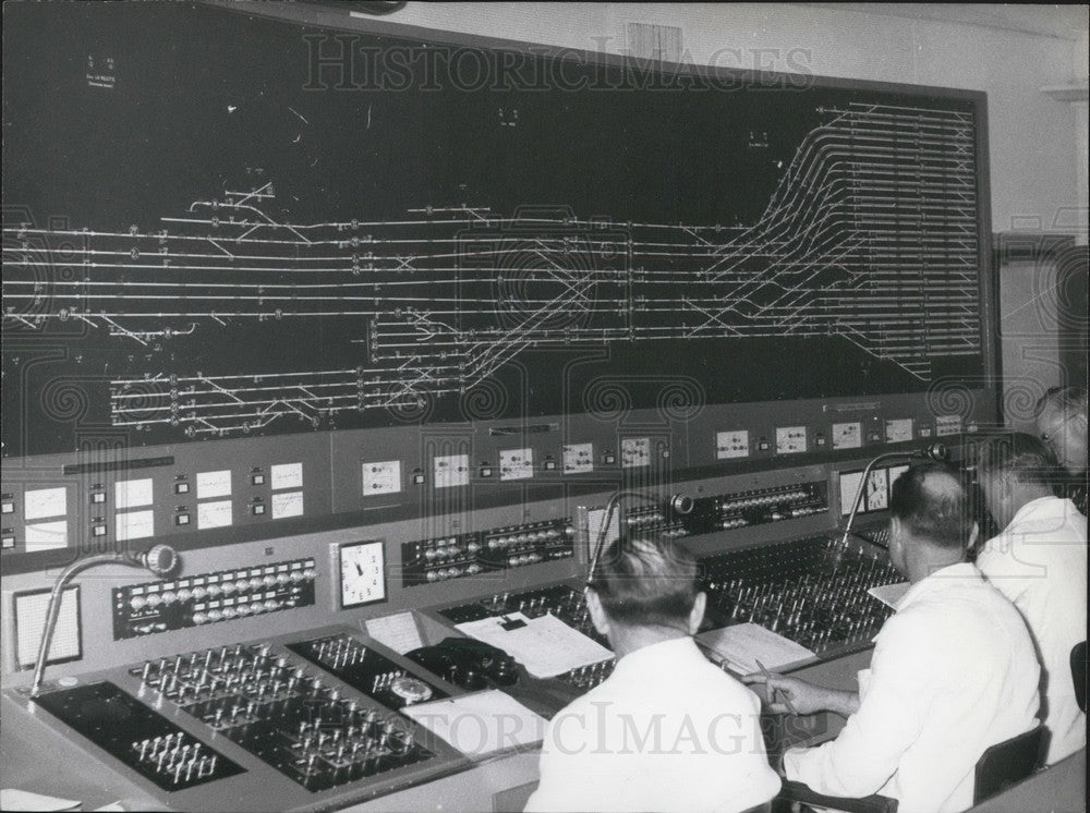 1962 Press Photo View of the Switchboard at the East Paris Train Station - Historic Images