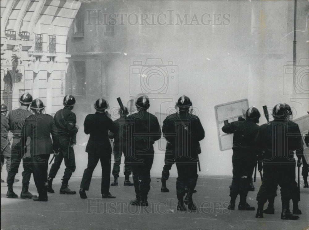 1970 Press Photo Violent Student Protests in Censier - Historic Images