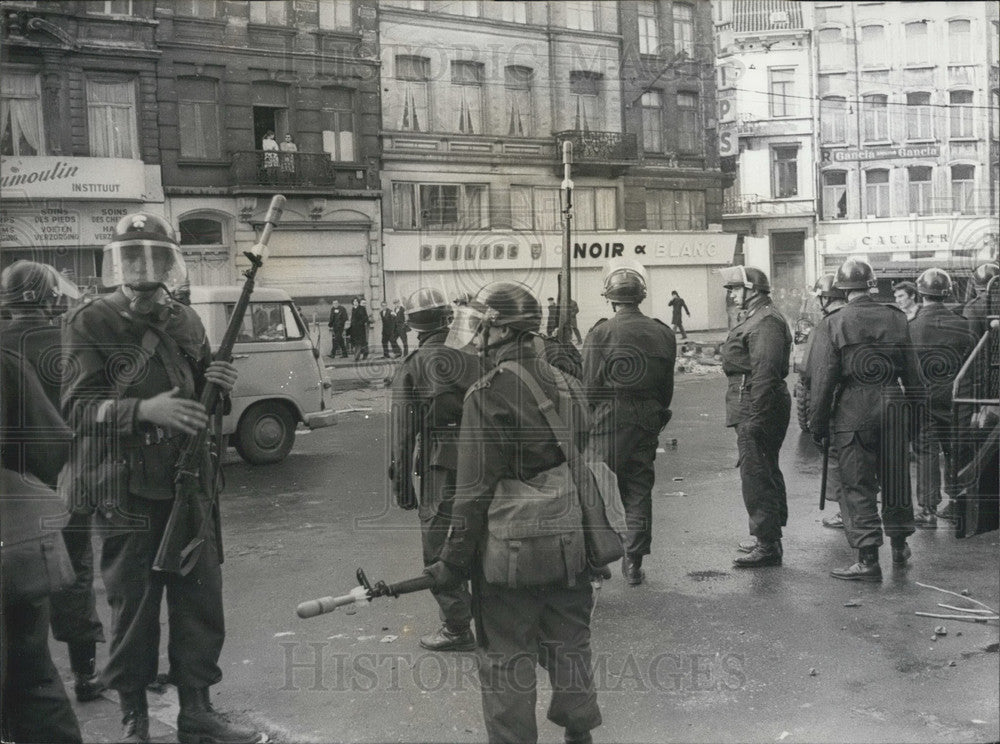 1971, Agricultural Minister Stage Sit-In Congressional Hall Brussels - Historic Images