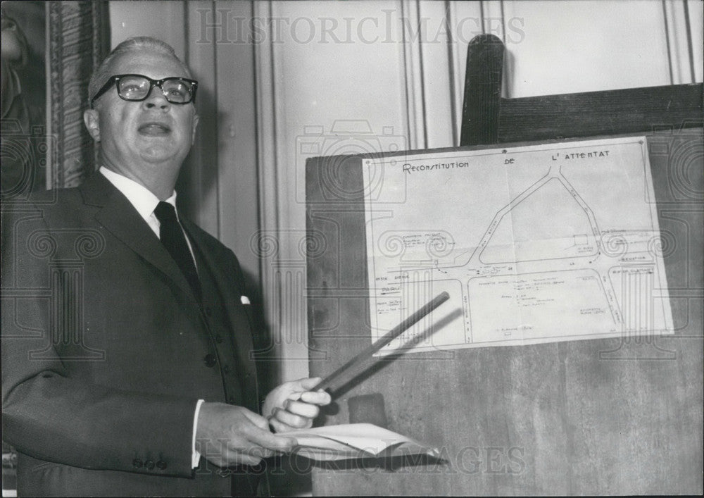 1962 Press Photo Interior Minister Roger Frey Gives Press Conference-Historic Images