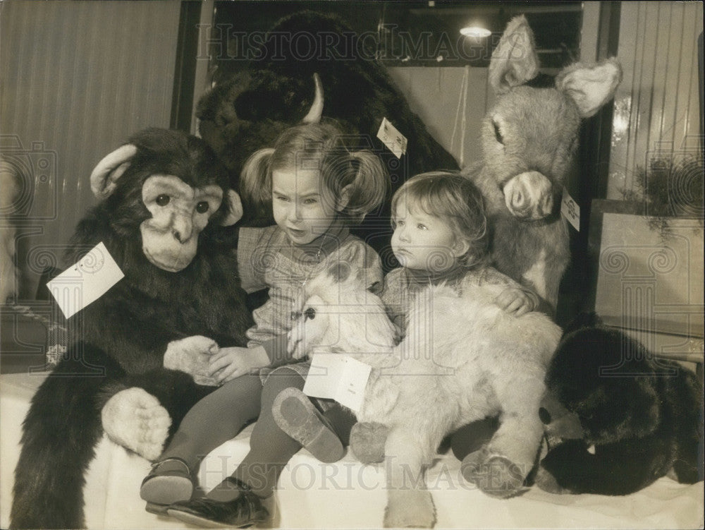 1976 Press Photo Little Girls Surrounded by Stuffed Animals-Historic Images