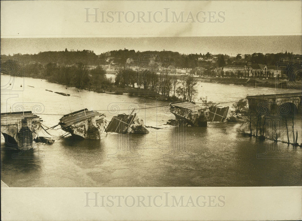 1978 Press Photo Wilson Bridge Oldest in Loire Region Collapses - Historic Images