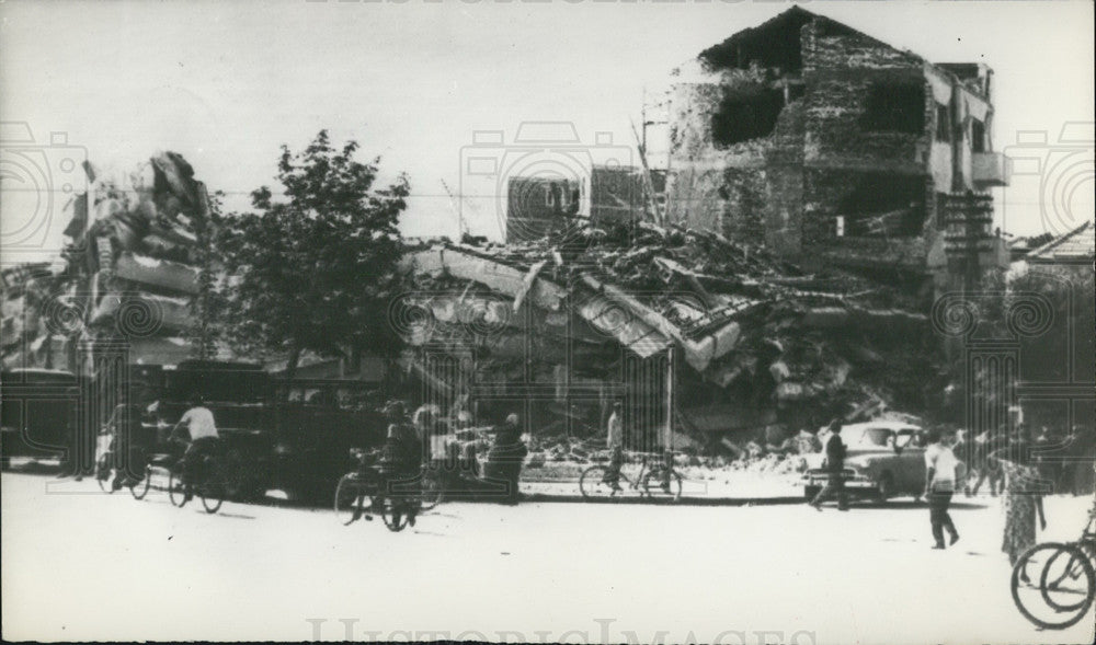 1963 Press Photo Building in Ruins after an Earthquake in Skolje, Yugoslavia-Historic Images