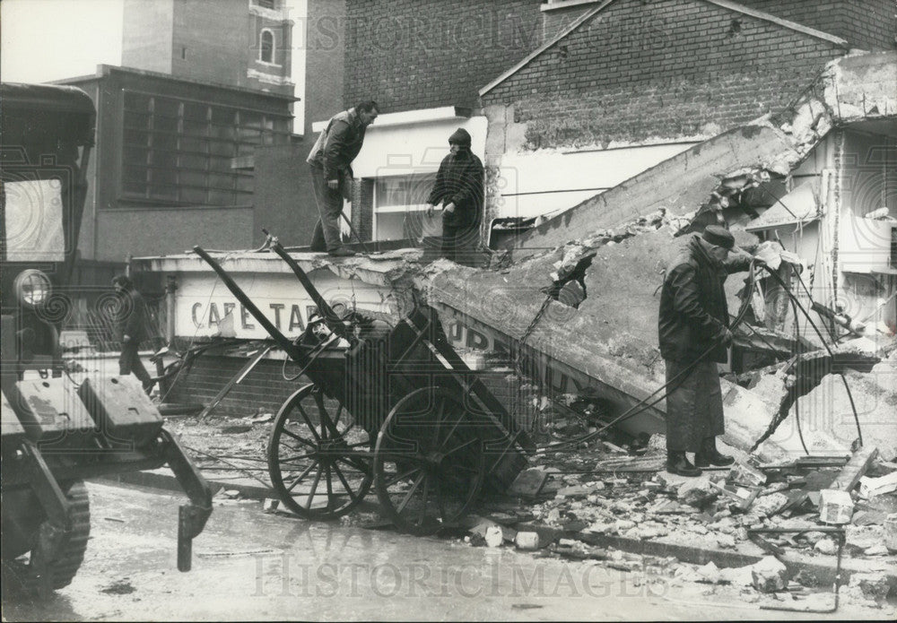 1966 Press Photo Gas Cloud Explodes in Amiens-Historic Images