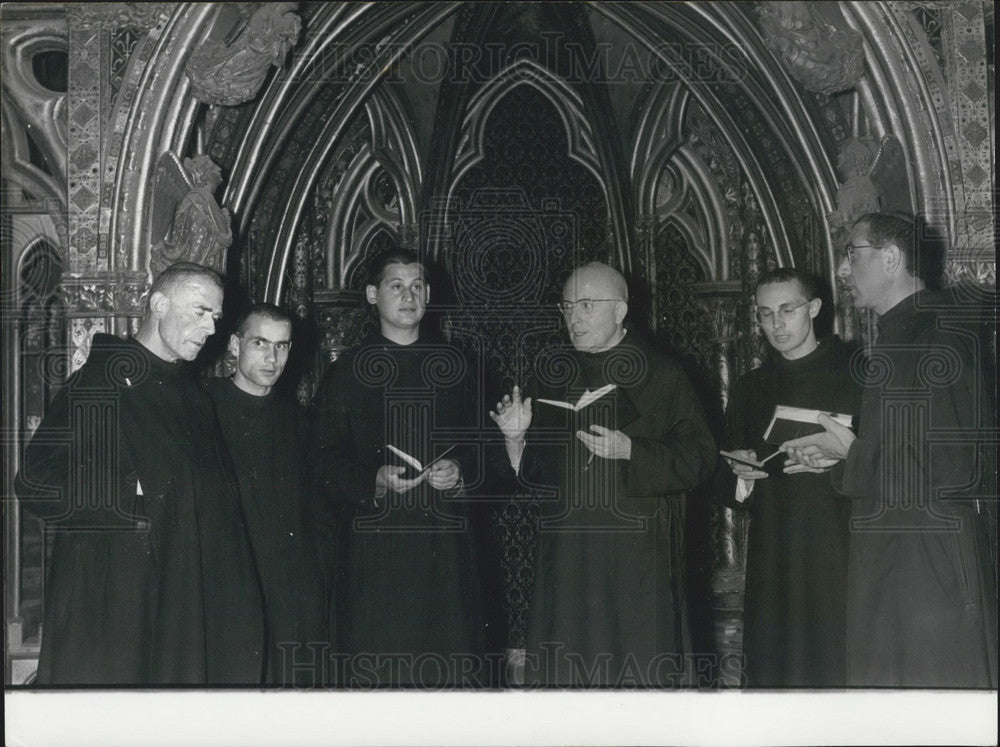 1971 Press Photo Six Monks Participate in a Gregorian Chant - Historic Images