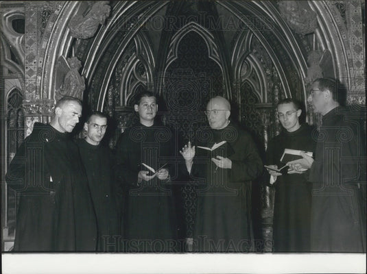 1971 Press Photo Six Monks Participate in a Gregorian Chant - Historic Images