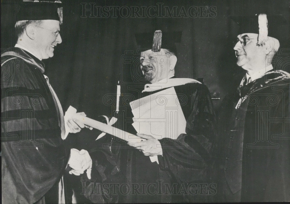 1953 Press Photo Berlin Bishop Otto Dibelius. Doctorate. Gettysburg College. - Historic Images