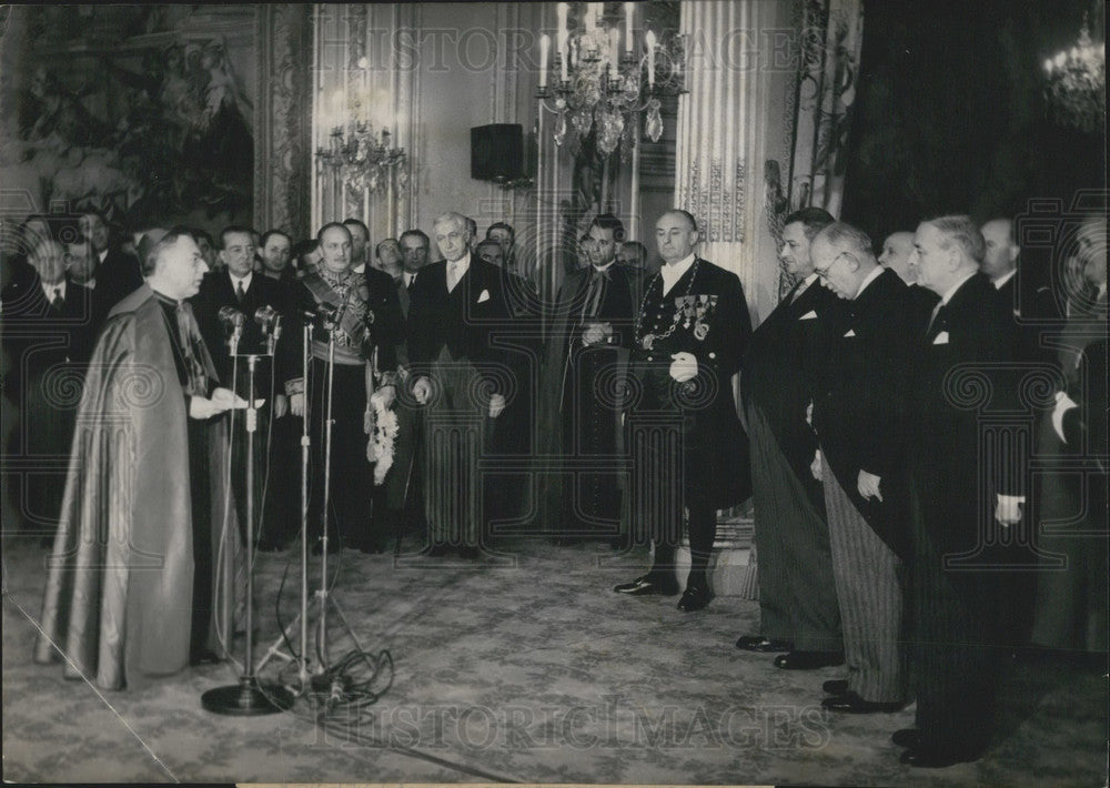 Press Photo Diplomatic Corp Wish Well President Vincent Auriol Cardinal Prays-Historic Images