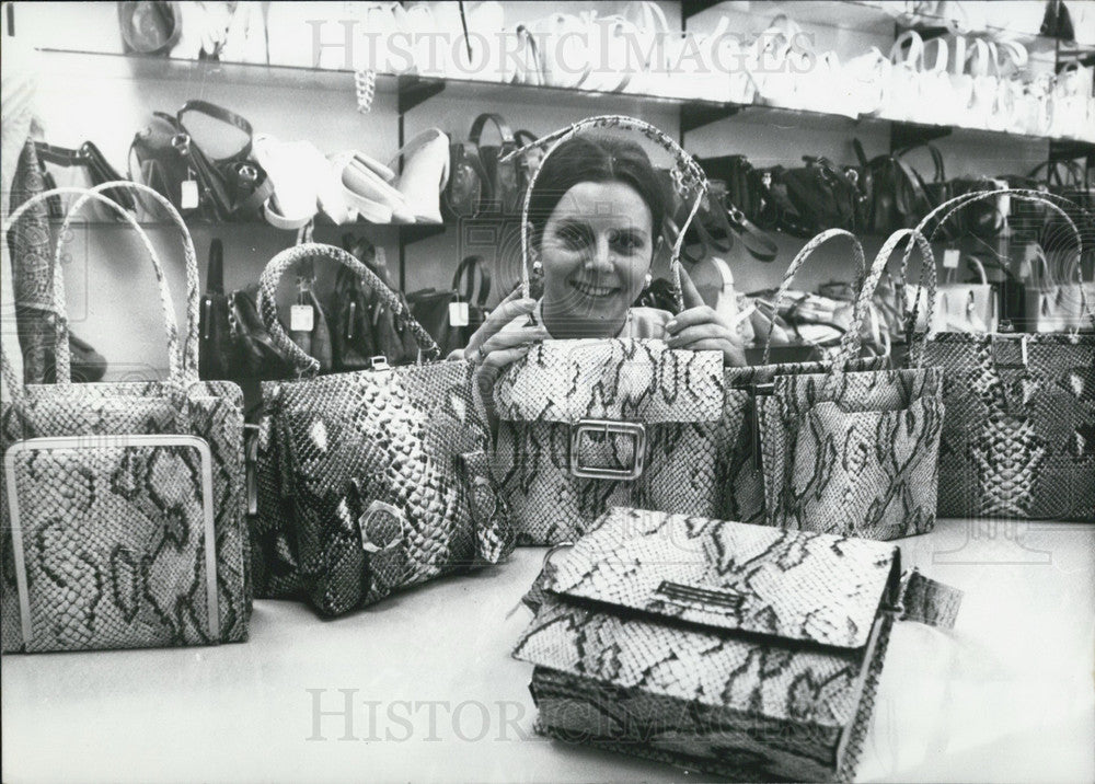 1970 Press Photo Fake Snakeskin Handbags at Leather Wares Festival in Offenbach.-Historic Images