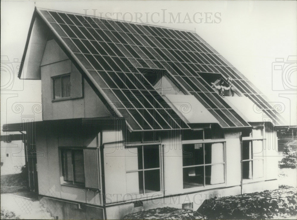 1976 Press Photo Japanese Solar Powered House - Historic Images