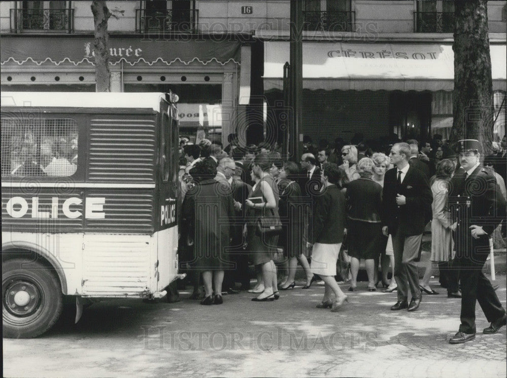 1965, Jeweler Central Paris Ceresol Robbed - Historic Images