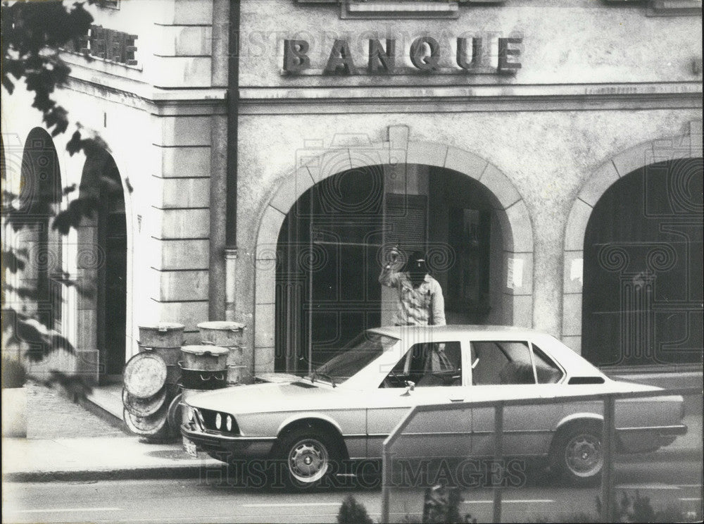 1974 Press Photo First Hostage Situation in Swiss History Geneva-Historic Images