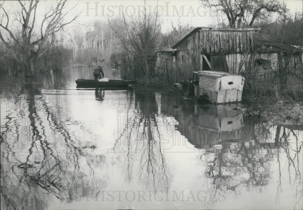 1957 Press Photo Paris Basin Floods-Historic Images