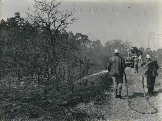 1971 Press Photo Firefighters in Action in Arbonne - Historic Images