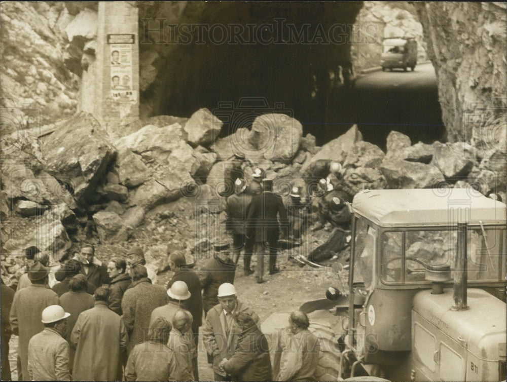 1973 Press Photo Tragic Rockslide North of Nice-Historic Images