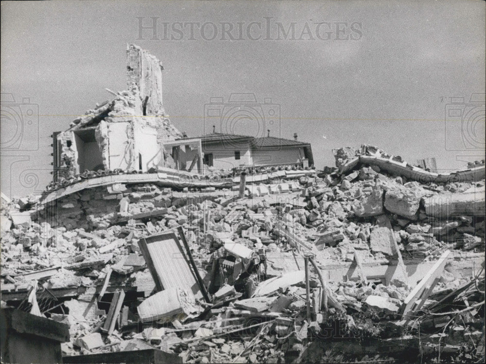 1962 Press Photo Ruins of the Radja Hotel after Devastating Explosion - Historic Images