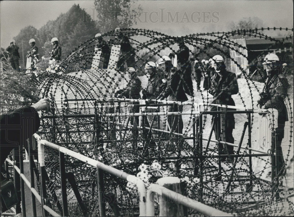 1977 Press Photo Ten Thousands of People Demonstrated in Kalkar (West Germany) - Historic Images