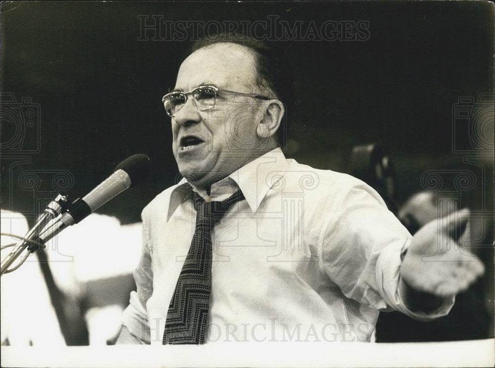 1974 Press Photo Spain's General Secretary Santiago Carillio Giving a Speech-Historic Images