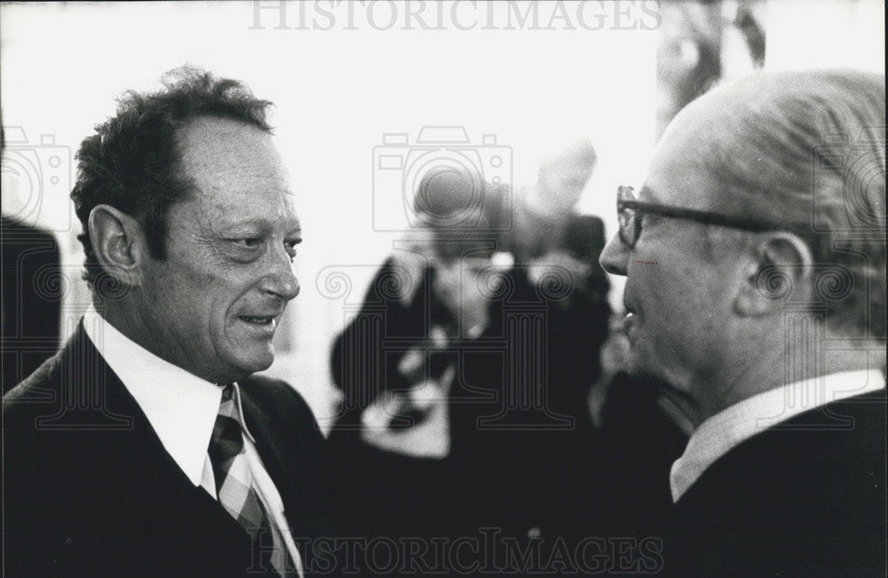 1977 Press Photo Foreign Ministers: Israel&#39;s Yigal Allon and France&#39;s Guiangaud - Historic Images