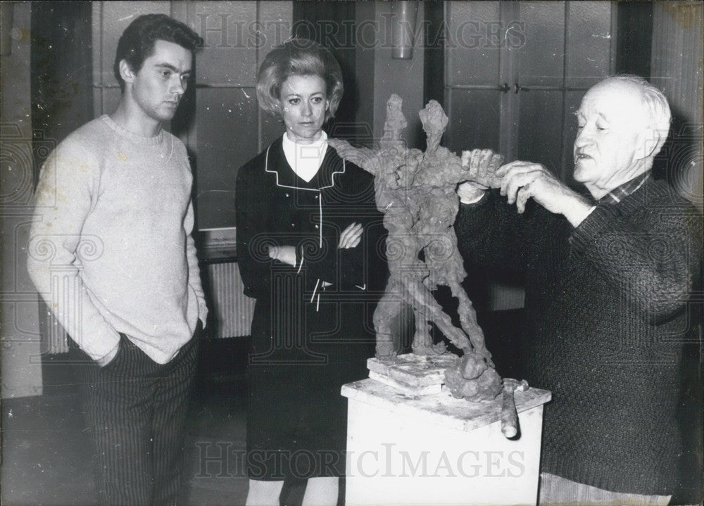 Press Photo Artist Georg Fuhg's Piece "Traumpaar" - Historic Images