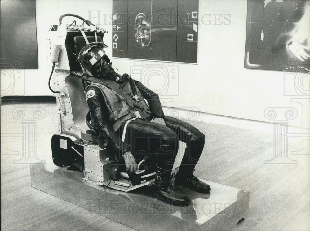 1976 Exhibit of Real-Life Art "The Great and Young of Today" Paris - Historic Images