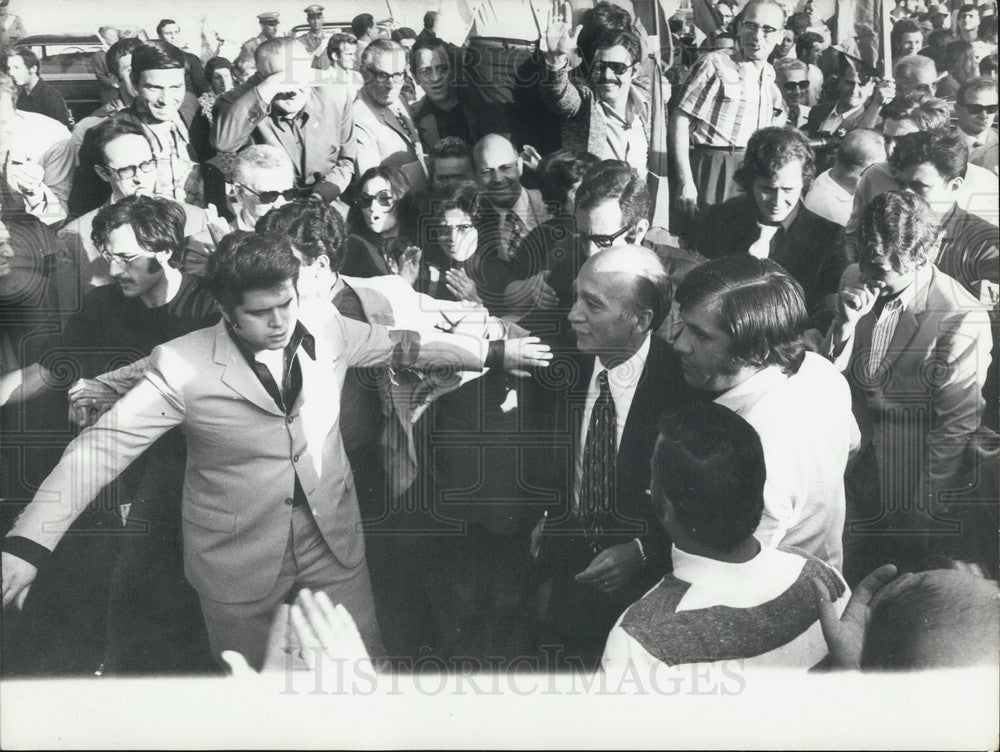 1971 Press Photo Giorgio Almirante Walks through a Crowd of Supporters-Historic Images