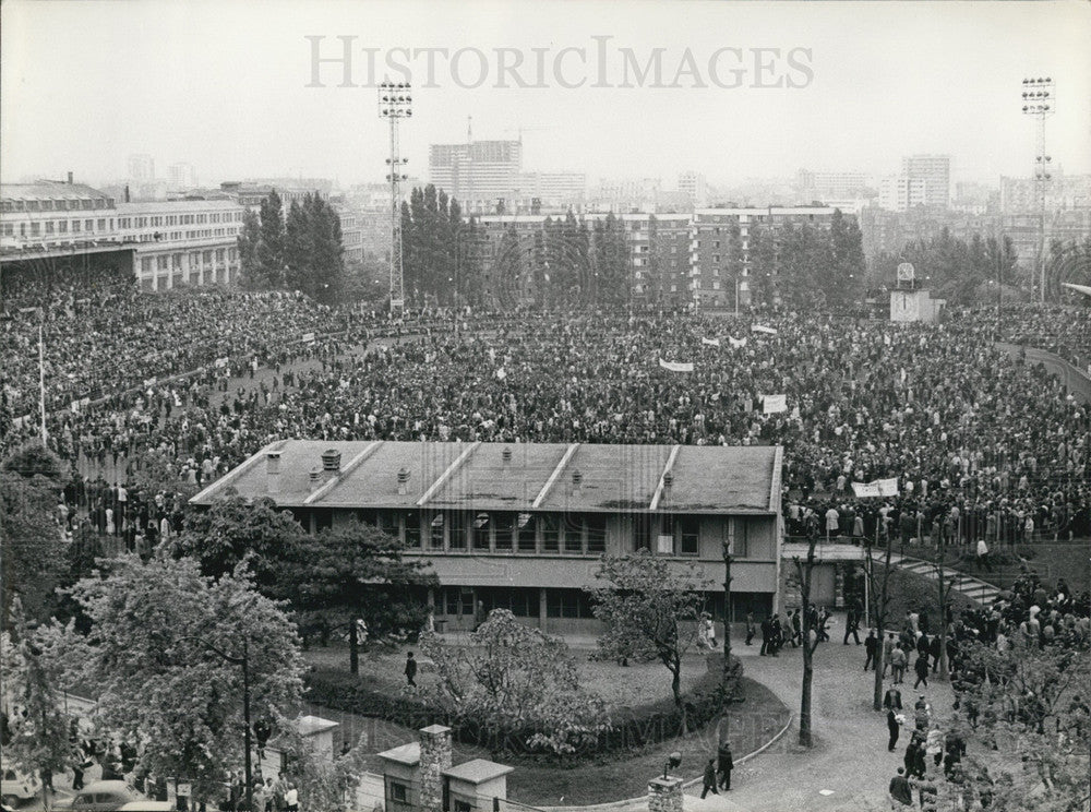 1968, More Than 30,000 Students Gather at Union Meeting - Historic Images