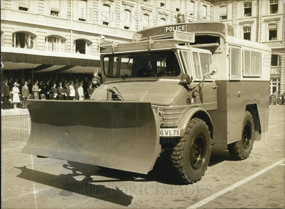 1973 Press Photo Paris Marks 29th Anniversary Liberation Anti-Barricade Vehicle - Historic Images