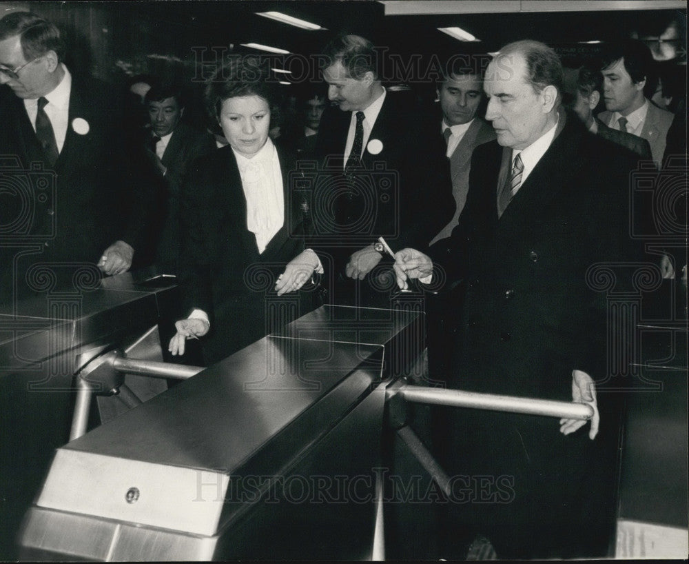 1982 Press Photo Francois Mitterand at the Chatelet les Halles Metro Station - Historic Images