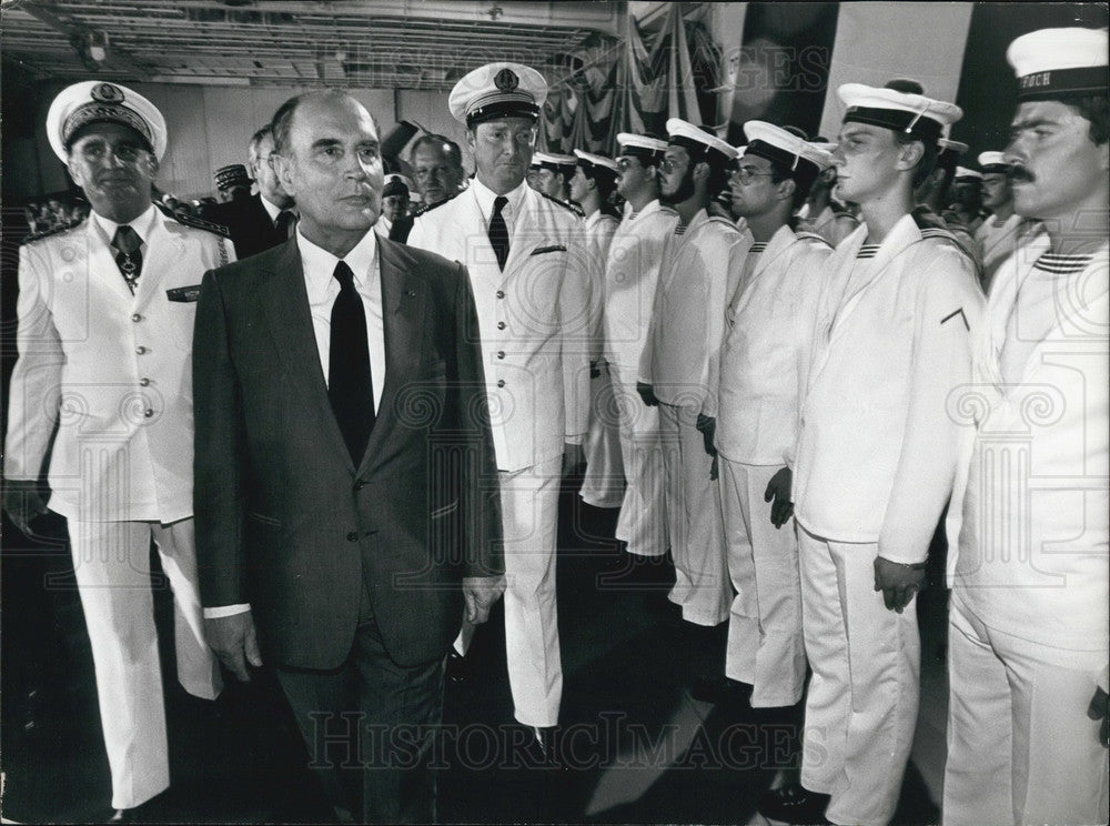 Press Photo President Mitterand Reviewing the Naval Troops in Toulon - Historic Images