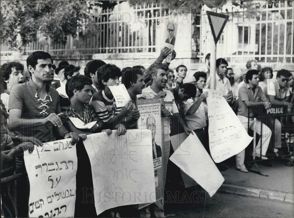 1983, Supporters Menachem Begin Protest Outside His Home - Historic Images