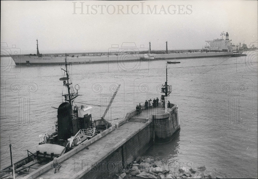 1969, Oil Tankers Weighing More than 200,000 Tons Dock at Le Havre - Historic Images