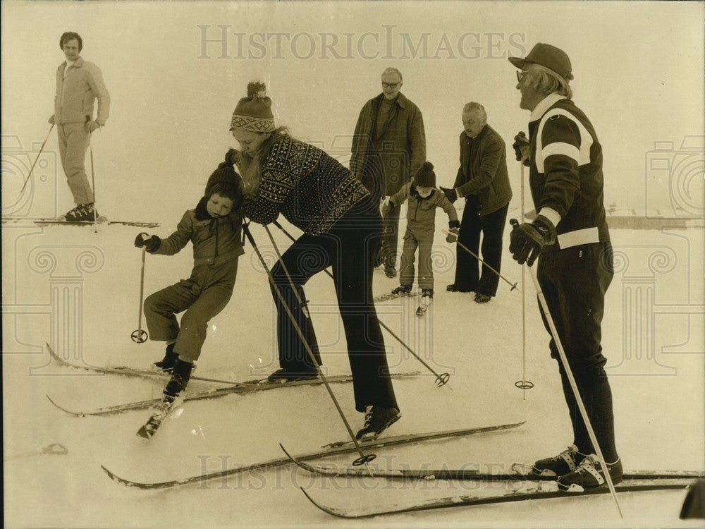 1974 Press Photo The Danish Royal Family on their Winter Vacation - Historic Images