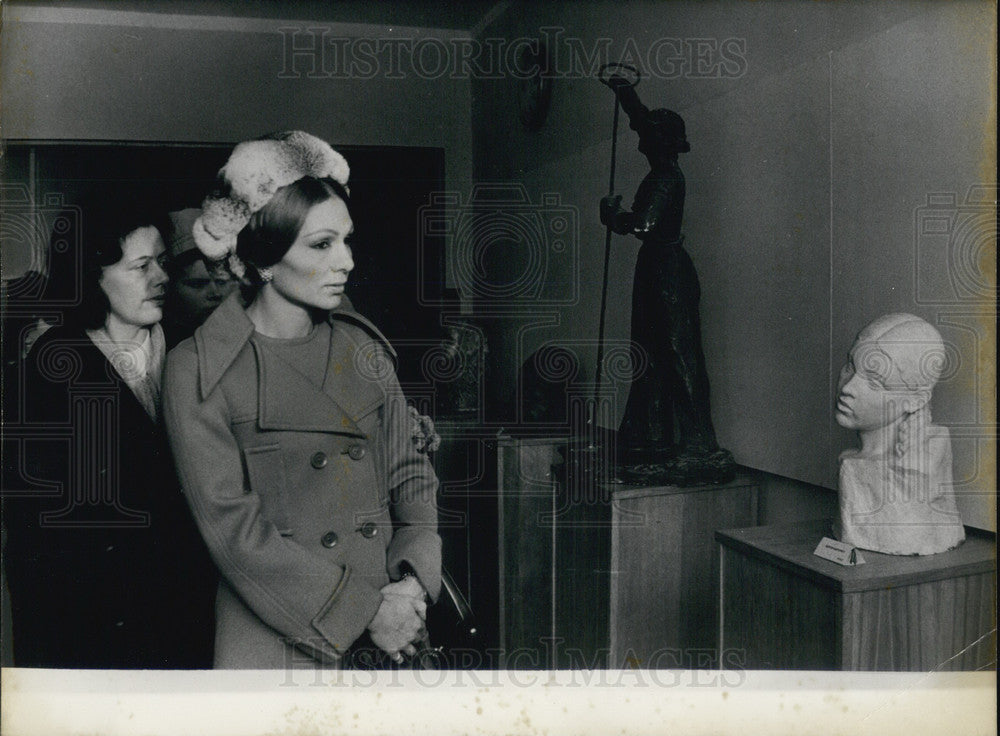 1972, Empress Farah Visits Art Exhibit in Moscow - Historic Images