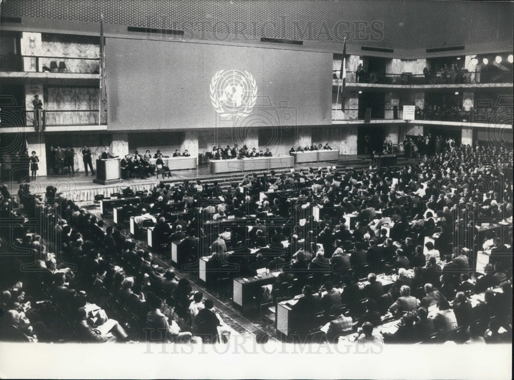 1974 Press Photo Henry Kissinger Speaking at World Hunger Conference in Rome - Historic Images