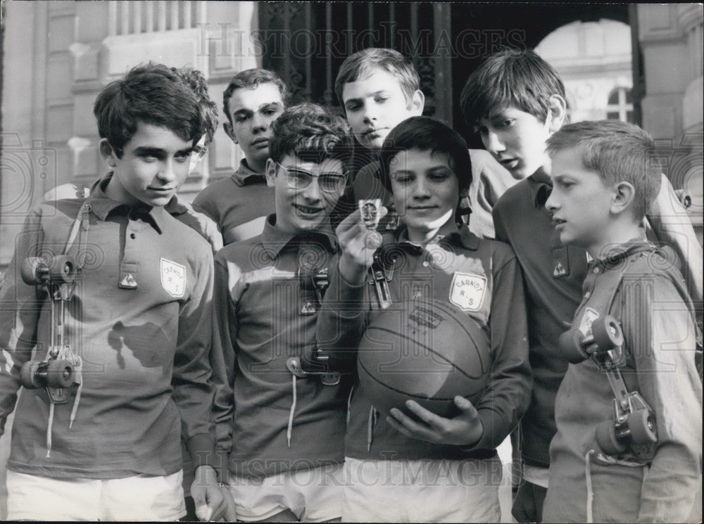1970 Gold Medal for the "Carnot Roller Skaters" - Historic Images