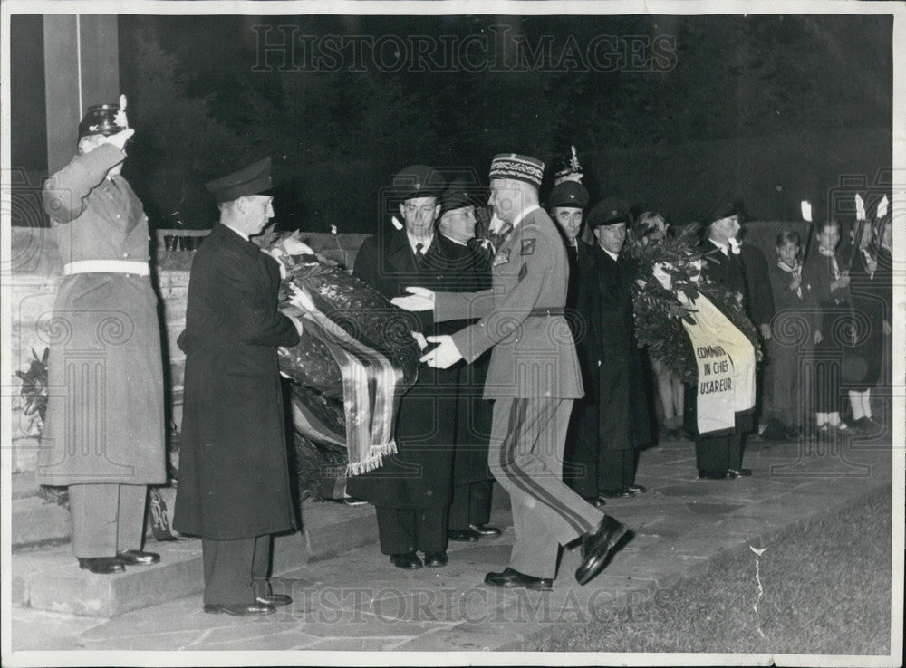 1955 Government Officials Lay Wreaths on German Memorial Day. - Historic Images