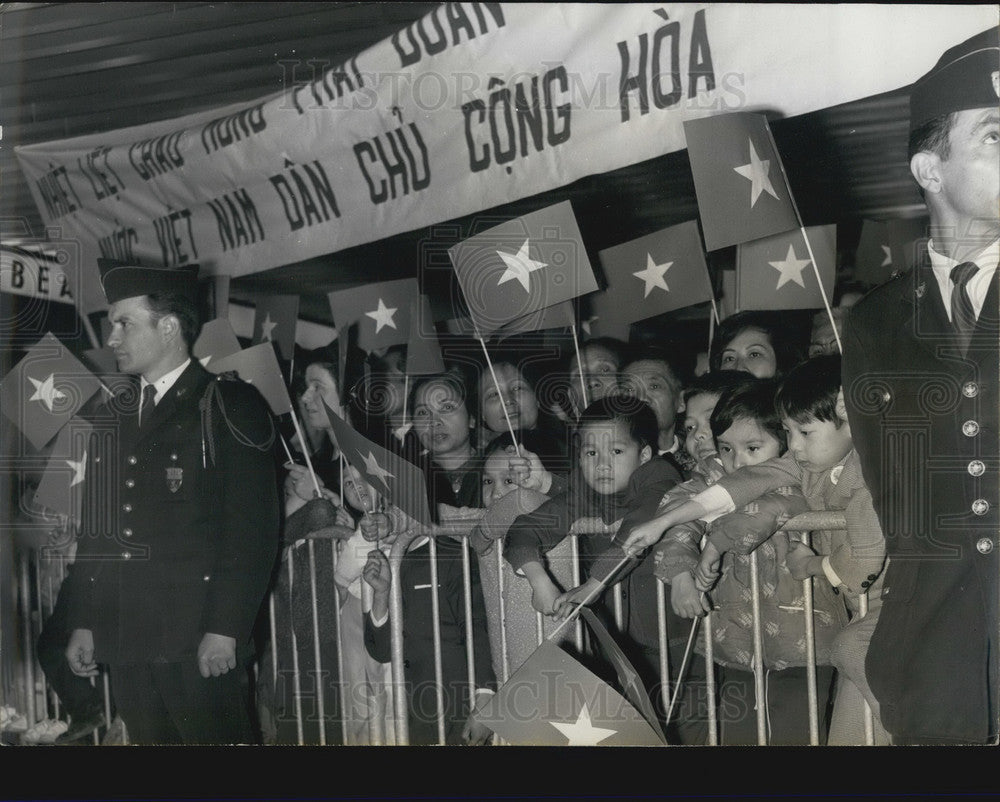 1968, Vietnamese Citizens Bourget Airport Welcome Representatives - Historic Images