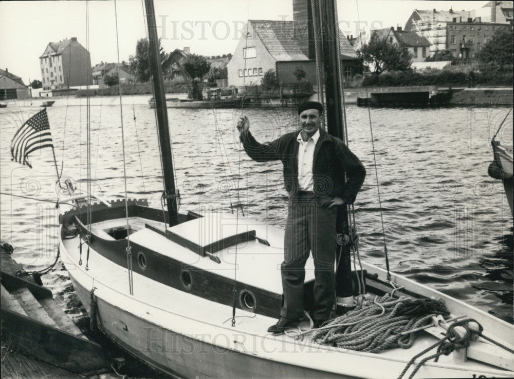1955 Press Photo Sailor Olavi Kivikoski Sails Boat "Turquoise" - Historic Images