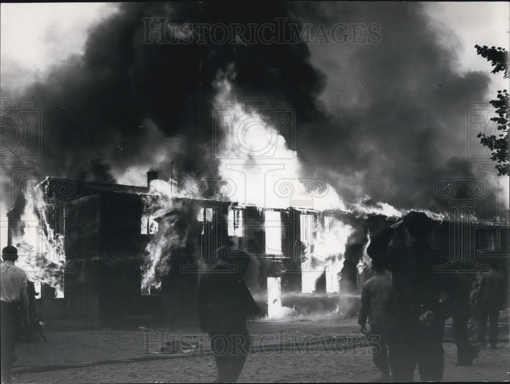 1953 Press Photo Wooden Barracks in Niedersachsen on Fire. - Historic Images