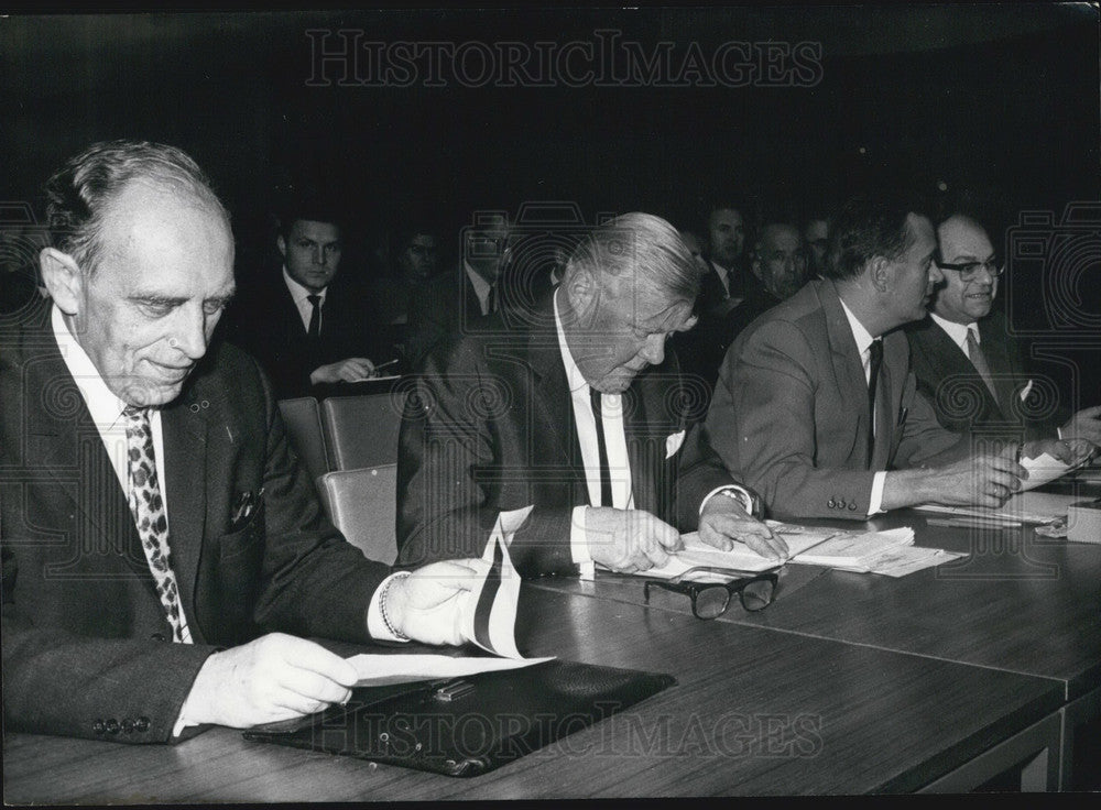 1966 Expert Witnesses at Gerald M. Werner Trial in Germany. - Historic Images