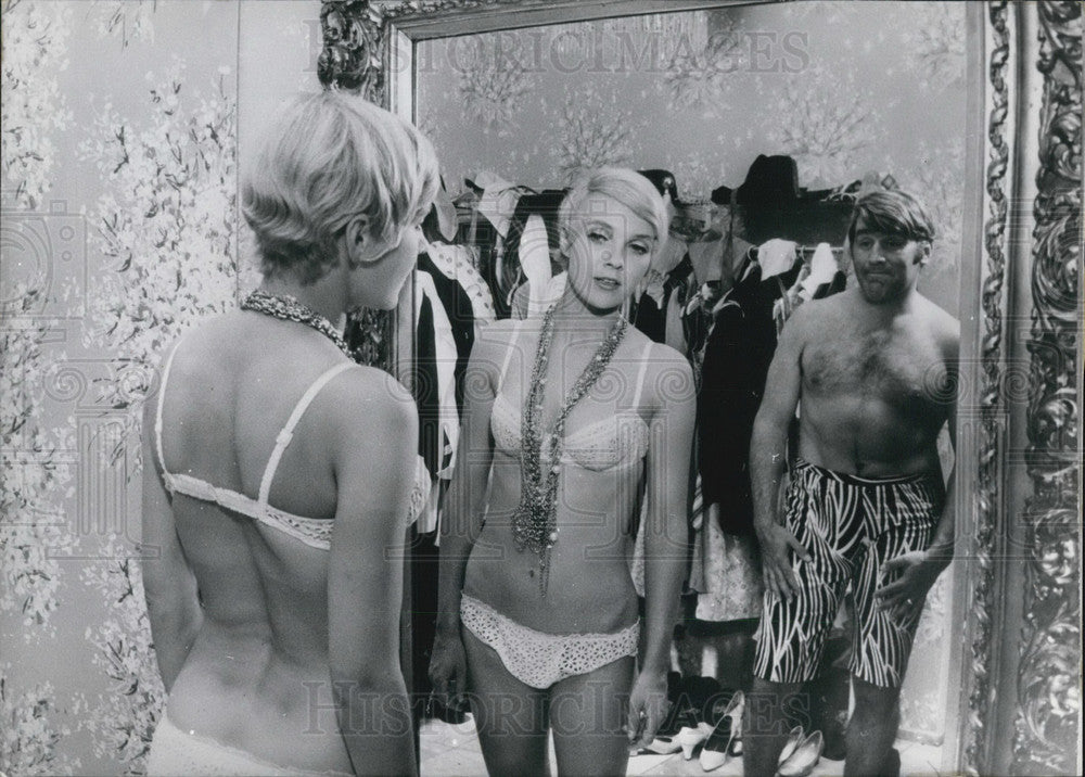 1968 Actress Gila von Weitershausen in Film "Hoppe Hoppe Reiter." - Historic Images