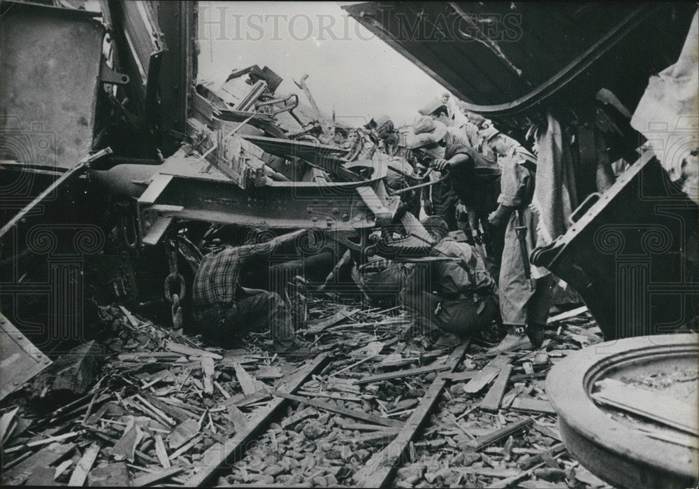 1957 Press Photo Terrible Train Accident Leaves 22 Dead and Injured - Historic Images