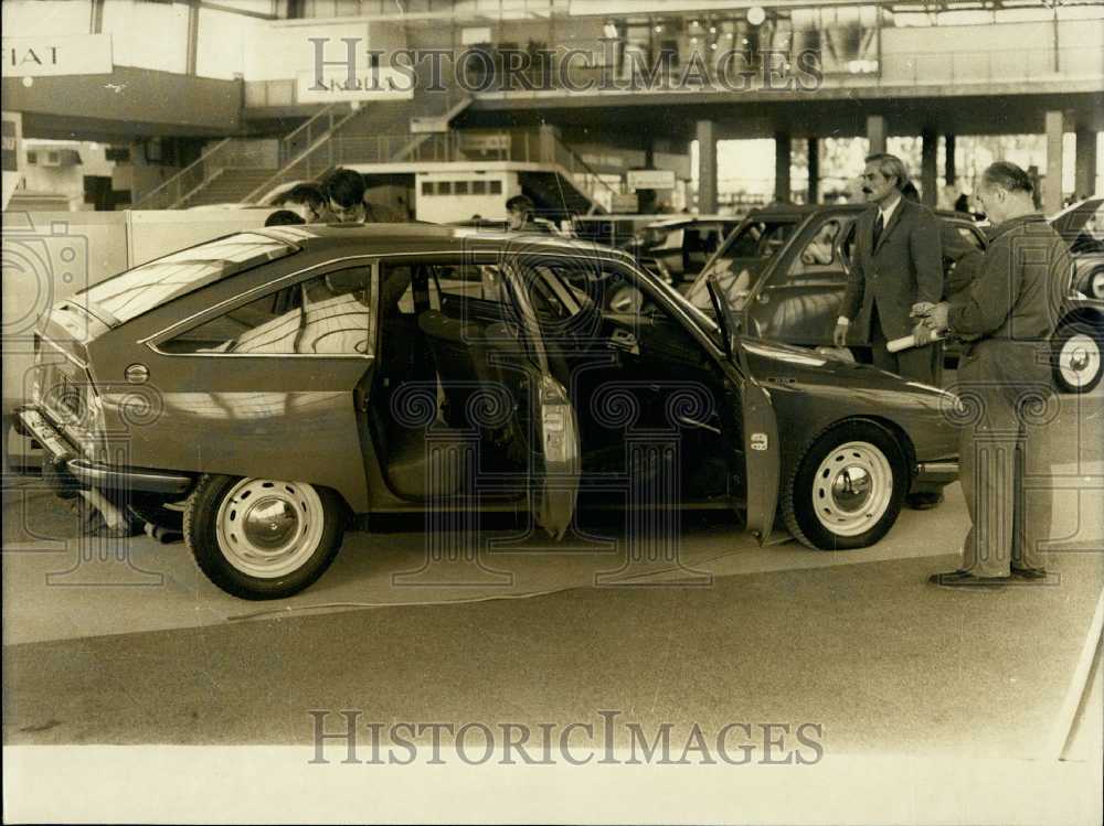 1972 Press Photo Car Displayed at the Paris Auto Show - Historic Images