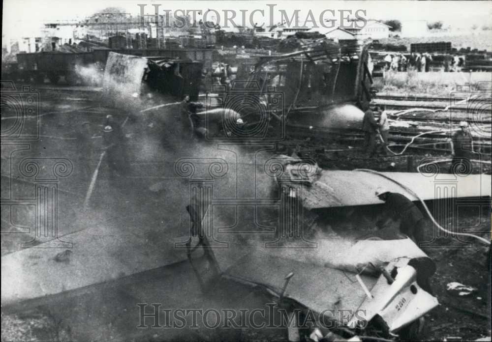 1959 Press Photo Plane, Trailer Truck in Tragic Crash Near Nimes-Historic Images