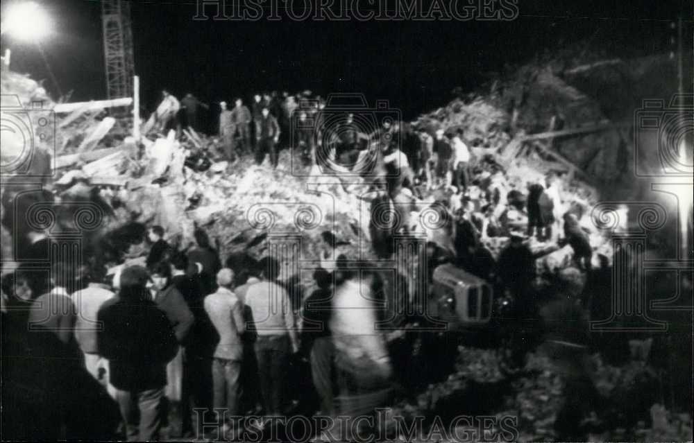 1962, Tragic Construction Accident at Hotel Accident 10 Deaths - Historic Images