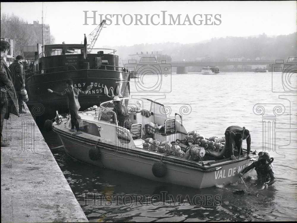 1965 Press Photo Handkerchief of Little Didier Leroux Found Near the Seine-Historic Images