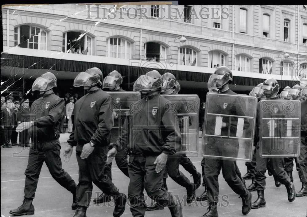 1969, Raid Police March to Intervene in Siege of Police Station - Historic Images