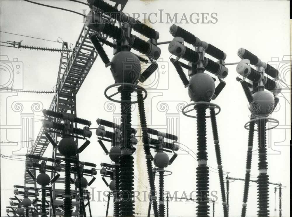 1970 Press Photo French-made Pneumatic Circuit Breakers to be Installed Mexico - Historic Images